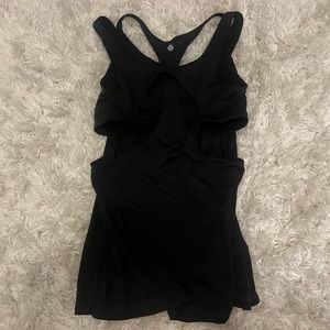 Lululemon tank size 8!🖤